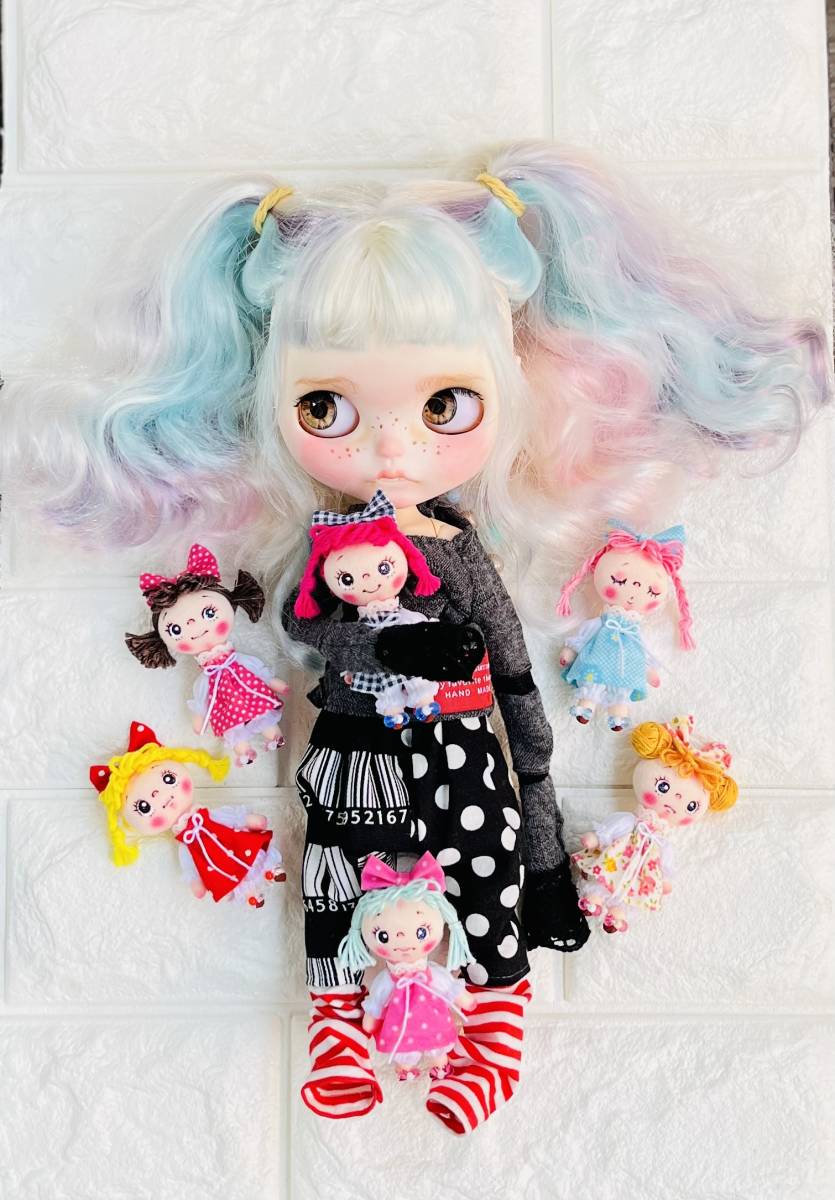 anjidoll☆彡№5☆ぽっちゃりさんの小さなお人形・ミニチュアドール・ドールハウス・布人形・お人形のお人形・手作り人形の画像4