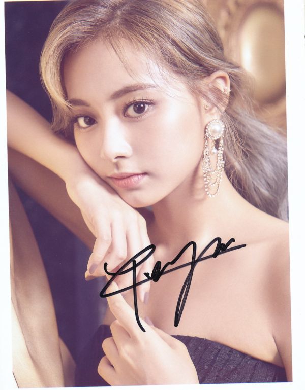 ツウィ 直筆サイン入り写真 証明書付き Tzuyu TWICE-