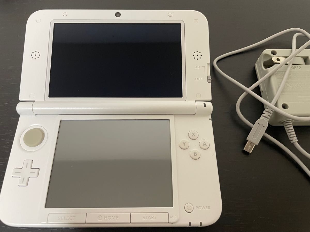任天堂 ニンテンドー3DS LL ホワイト任天堂 セット内容:本体、4GBSDカード、充電器 種類:通常版