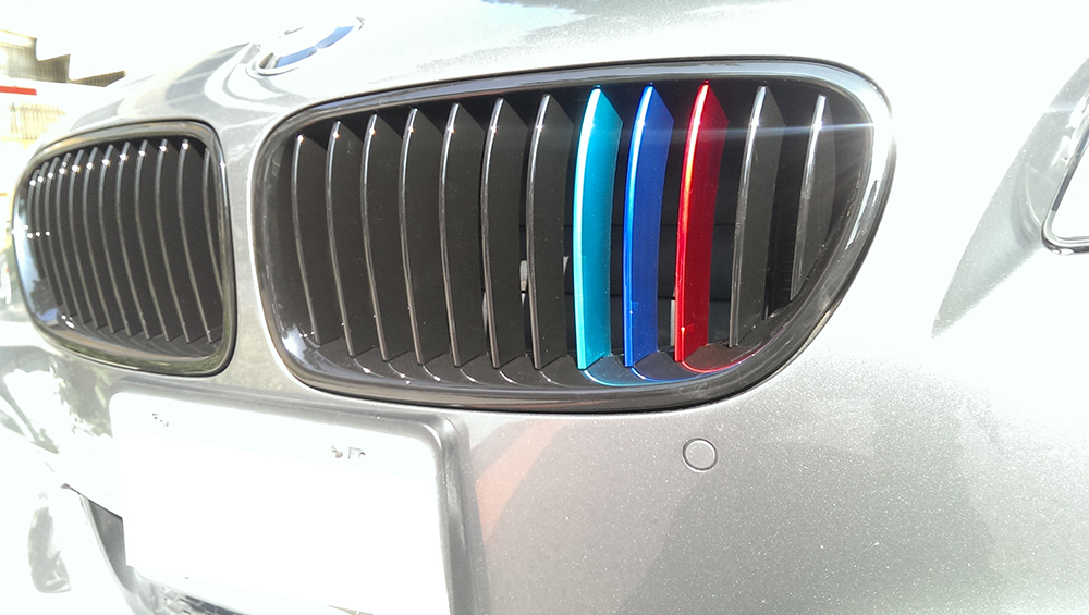 在庫 美品 即納 新品 左右SET BMW F10 F11 フロントグリル 光沢黒+金属風Mの3色 ABS 2010-2016_画像1