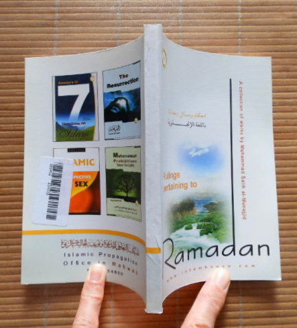 ..　Rulings pertaining to Ramadan: A collection of works by Muhammad Salih al-Munajjid (ラマダンに関する判決 洋書)_画像1