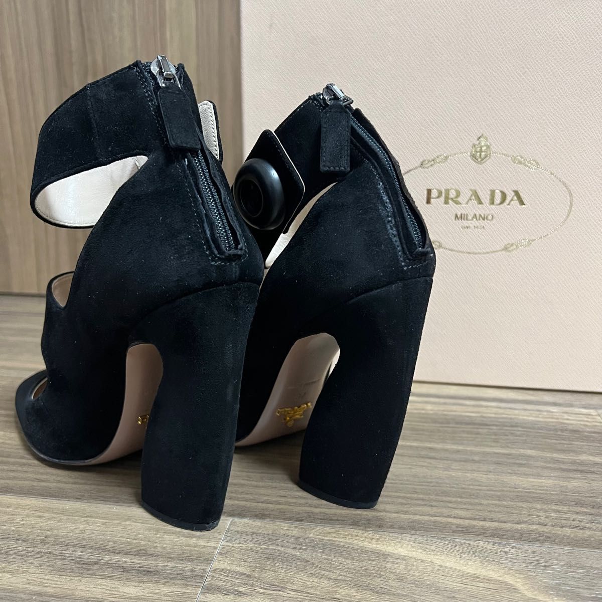 【週末限定値下げ】PRADA プラダ ベルベットサンダル　スエード　ヒール