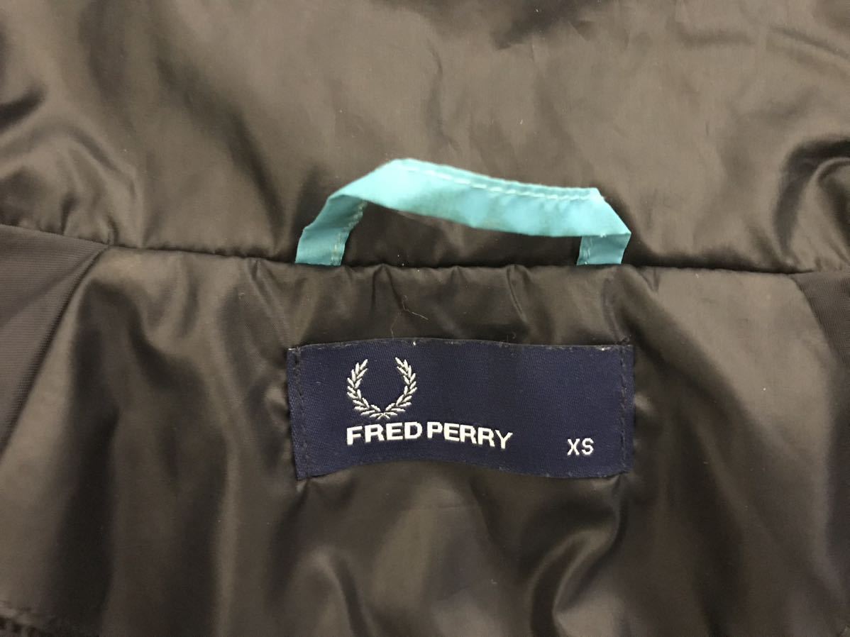 本物フレッドペリーFREDPERRYナイロンロゴプリントジャケットアメカジサーフミリタリービジネススーツメンズ紺ネイビーXSスポーツ_画像4