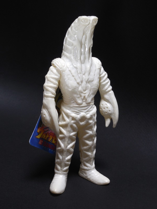 激安超安値 白成型 ゴドラ星人 ウルトラ バンダイ 未塗装 プラタグ付 1983 ゴモラ