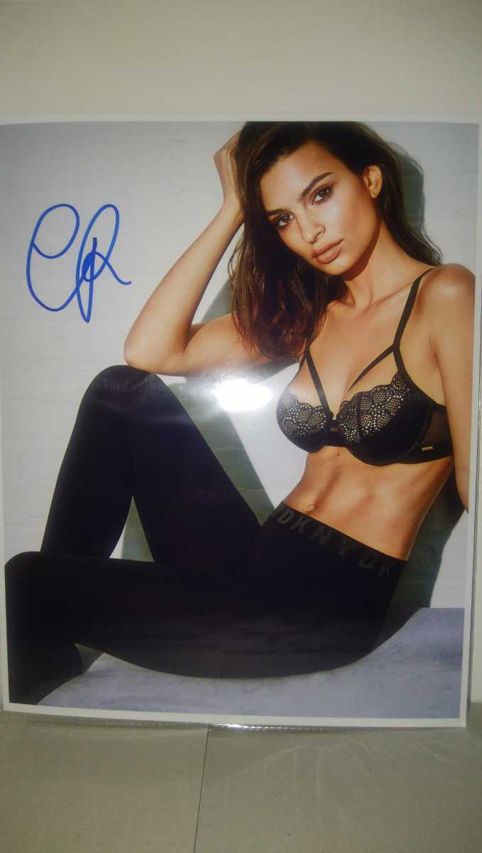 直筆サイン入り写真 エミリー・ラタコウスキー 2 Emily Ratajkowski