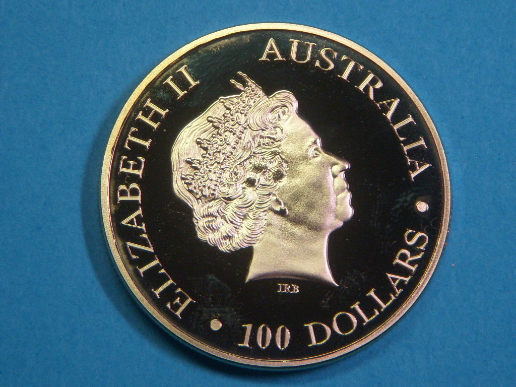 外国金貨 オーストラリア・カンガルー１００ドル貨。2015年英連邦エリザベス２世女王。美品メダル。真鍮製復刻参考品。丸ケース入り。の画像4