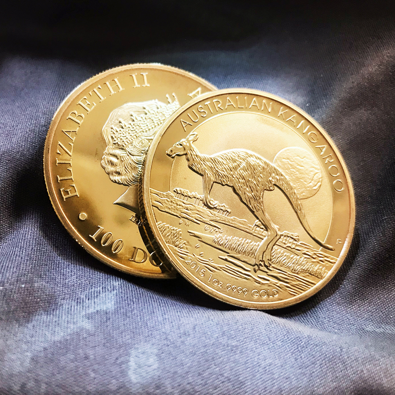 外国金貨 オーストラリア・カンガルー１００ドル貨。2015年英連邦エリザベス２世女王。美品メダル。真鍮製復刻参考品。丸ケース入り。の画像2