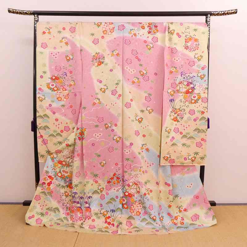 超美品 2301A-2130●関着/振袖/手毬と花柄/リメイク・材料等に/新品/未仕立て/正絹/絵羽/(梱包サイズ:80) 振袖 超美品 2301A-2130●関着/振袖/手毬と花柄/リメイク・材料等に/新品/未仕立て/正絹/絵羽/(梱包サイズ:80) 振袖