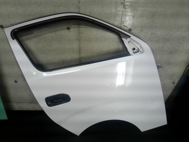 NV350キャラバン LDF-VW6E26 右フロントドア H28 シルバー/K23 ※個人宅には発送不可 H010M-3XAMB NV350キャラバン LDF-VW6E26 右フロントドア H28 シルバー/K23 ※個人宅には発送不可 H010M-3XAMB