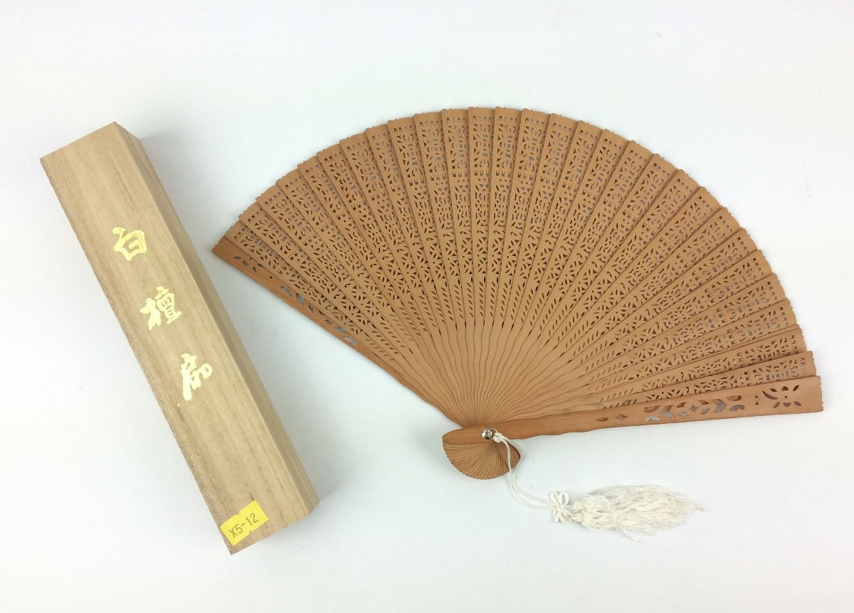 中国 白檀扇子 2点 透かし彫り 木製扇子 ケース付き - コレクション