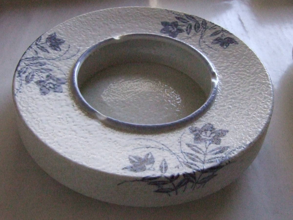 灰皿 2個まとめて 有田焼 哲三郎窯 丸形 陶器製 染付 約20.7㎝×高さ約5㎝の画像10