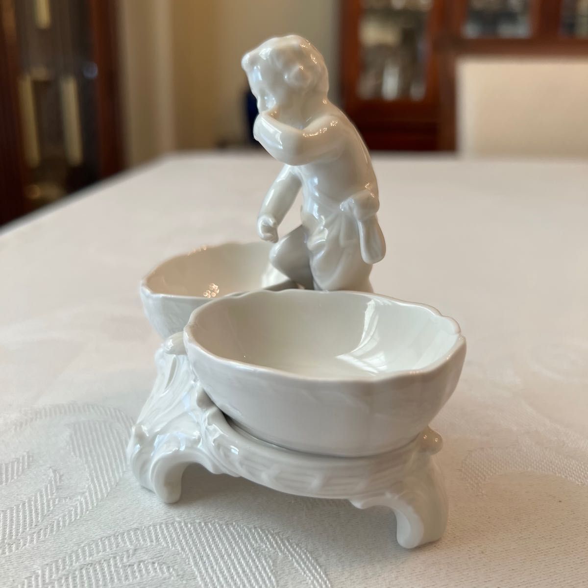 【KPMベルリン】ドイツポーセリン 愛らしい天使のフィギュリン ソルトディッシュ 陶器人形