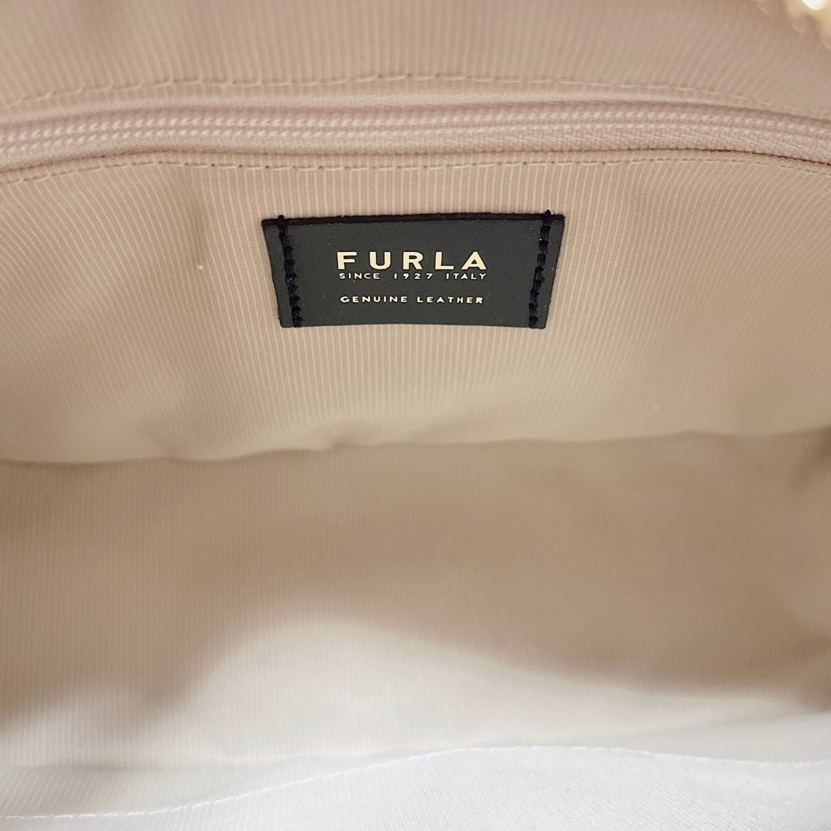 未使用新品　FURLA フルラ　春色ショルダーバッグ　ブロック　ミニ　黄色　イエローで春色全開♪コロンと可愛い四角型バッグ