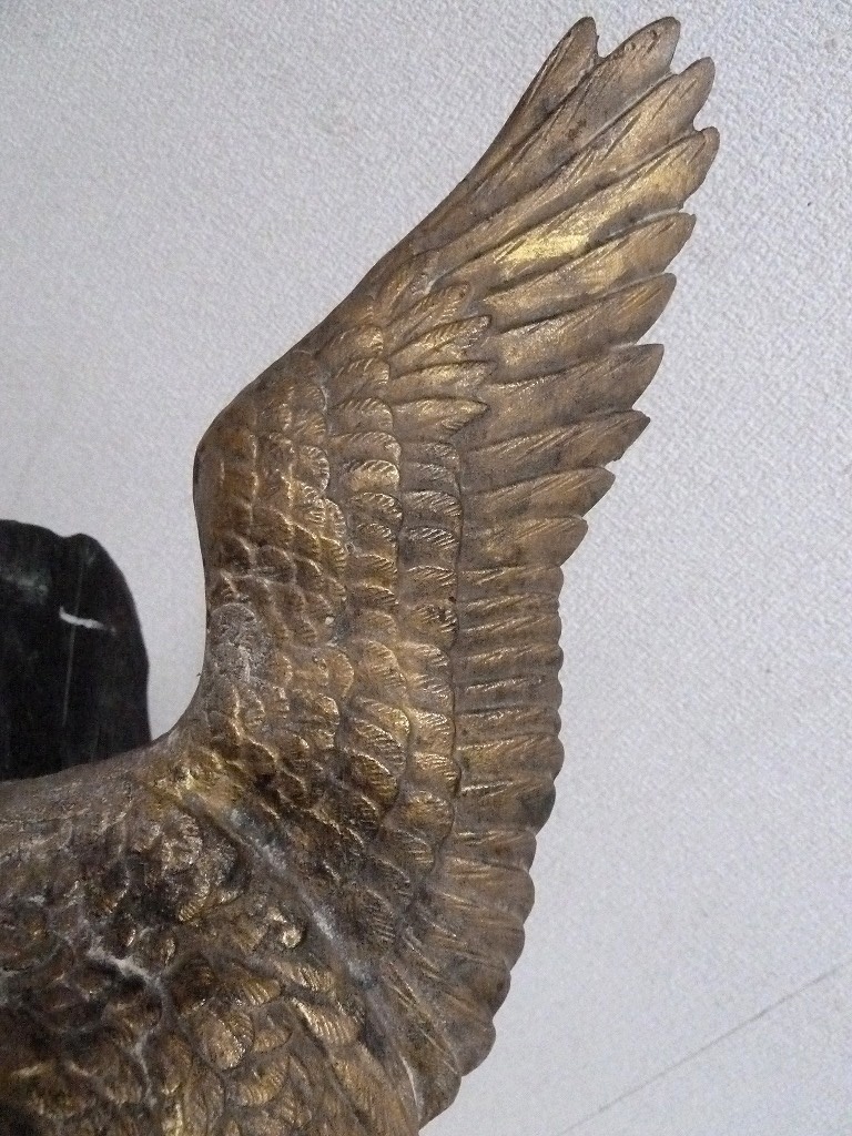 (☆BM)☆[SALE]鉄製 鳥 鷹 彫金 彫刻 アート オブジェ 置物 動物 全高54.8㎝/9.5kg 金の鳥 金属製 レトロ_画像8