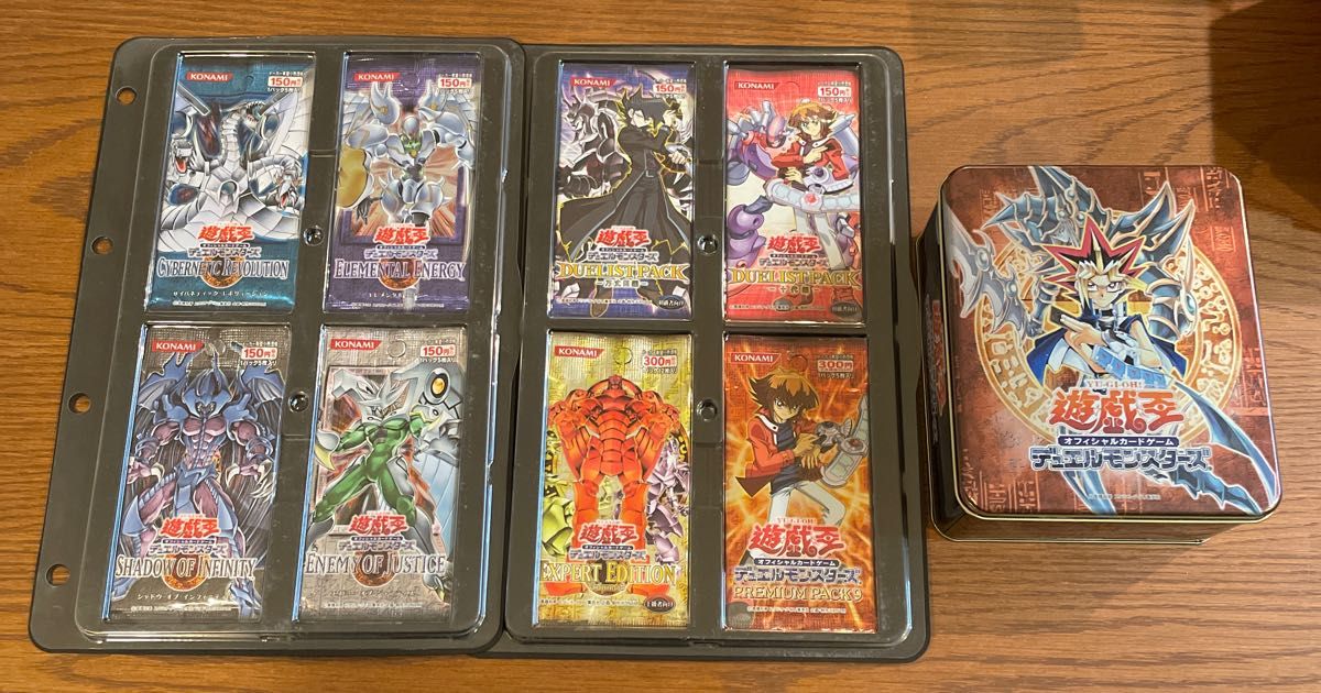 遊戯王初期開封済みパック+缶ケース+ノーマルカードたち 遊戯王初期開封済みパック+缶ケース+ノーマルカードたち
