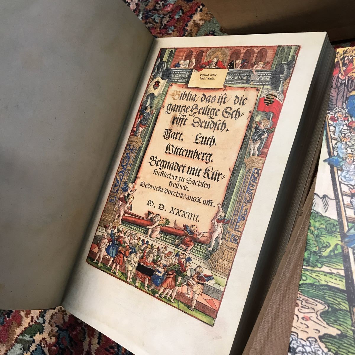 ルター訳　新旧約聖書　1534年刊　彩色絵入版のファクシミリ　全2冊＋解説書1冊(英語)　31cm_画像7