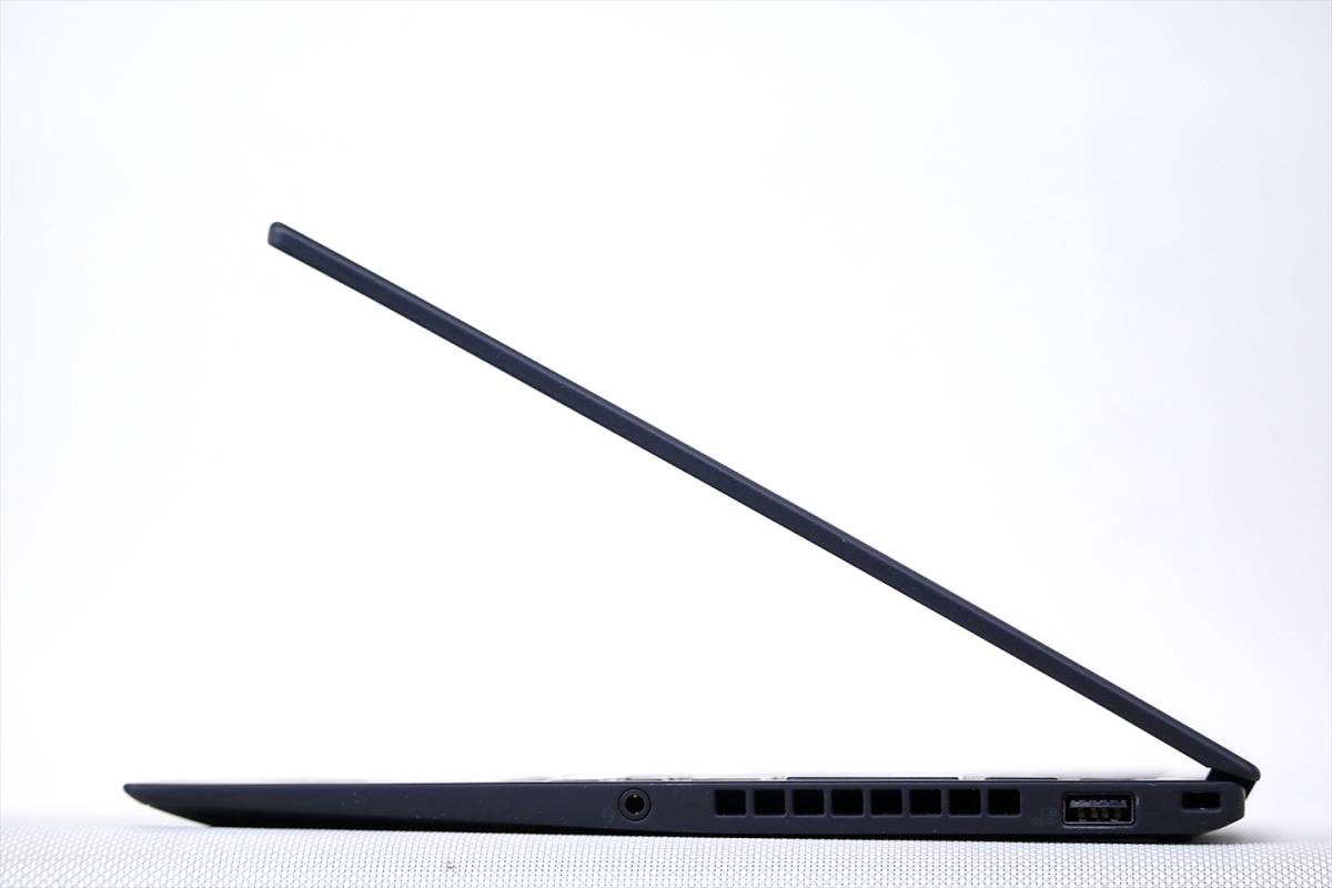 Win11搭載！狭額縁14型FHD液晶薄型軽量高品質PC！ThinkPad X1 Carbon