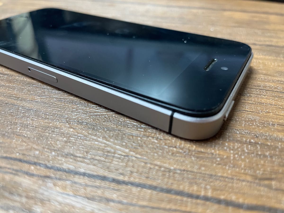 iPhone SE 第1世代64G  simフリー
