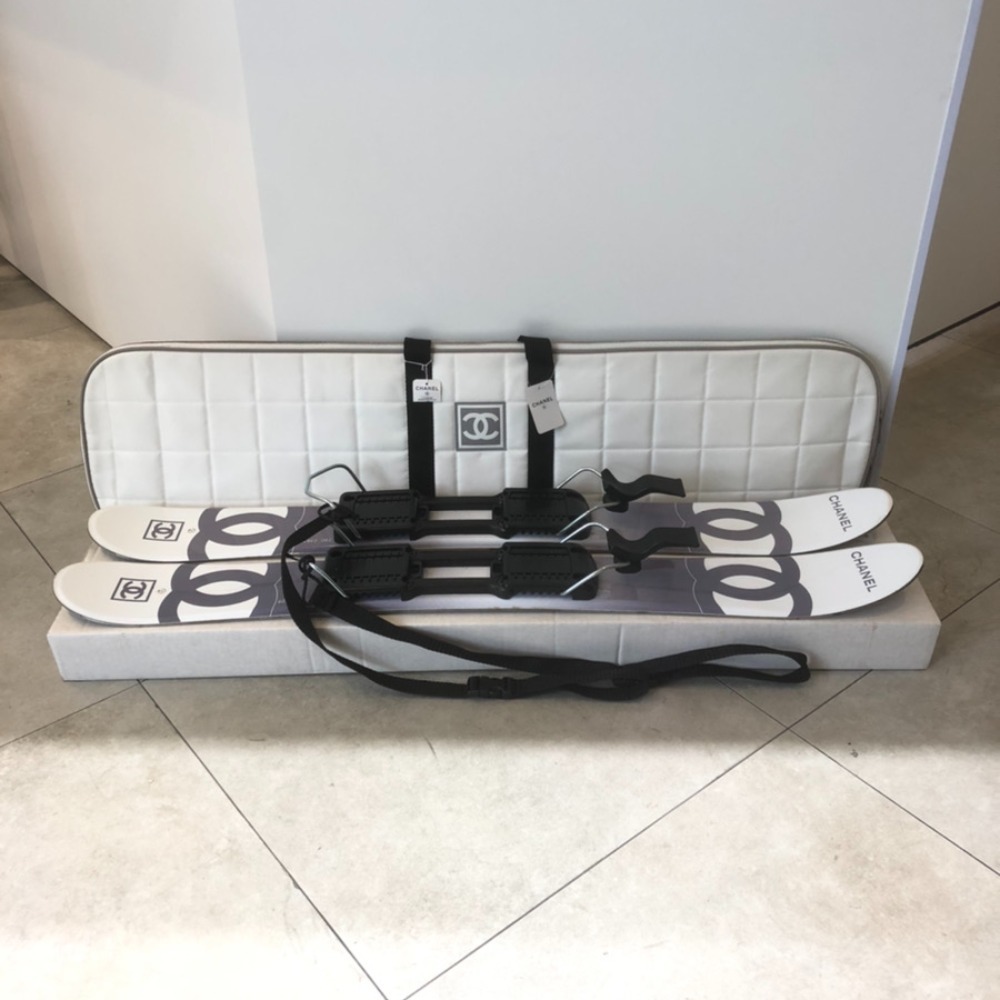 CHANEL シャネル ショートスキー スポーツ用品 合成樹脂 ユニ CHANEL シャネル ショートスキー スポーツ用品 合成樹脂 ユニ