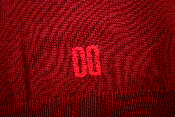 Y-5365* бесплатная доставка * прекрасный товар *DAKS ENGLAND Dux Англия * осень-зима Logo вышивка красный красный цвет V шея шерсть вязаный свитер M