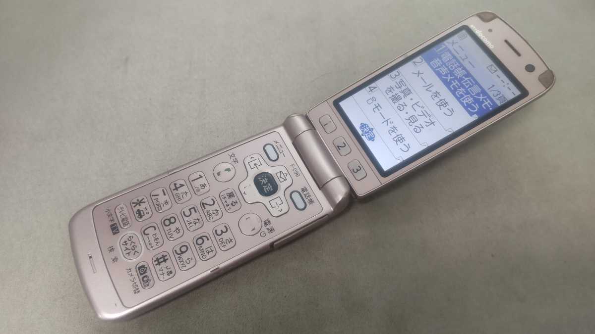 docomo FOMA らくらくホン F-09B ＃DG4164 FUJITSU ガラケー ケータイ