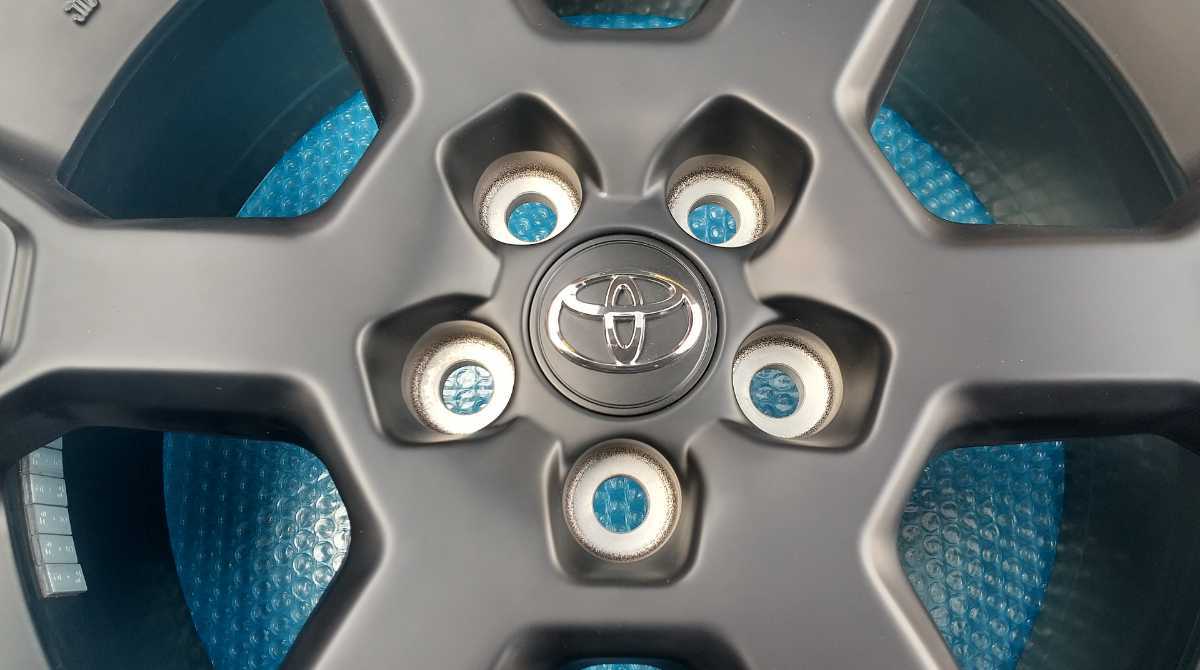 贈物 99%新品 傷無し汚れ無し 納車前外し トヨタ RAV4 アドベンチャー