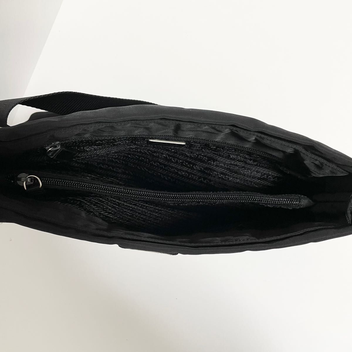 美品 男女兼用】PRADA プラダ ショルダー バッグ メッセンジャー 美品 男女兼用】PRADA プラダ ショルダー バッグ メッセンジャー