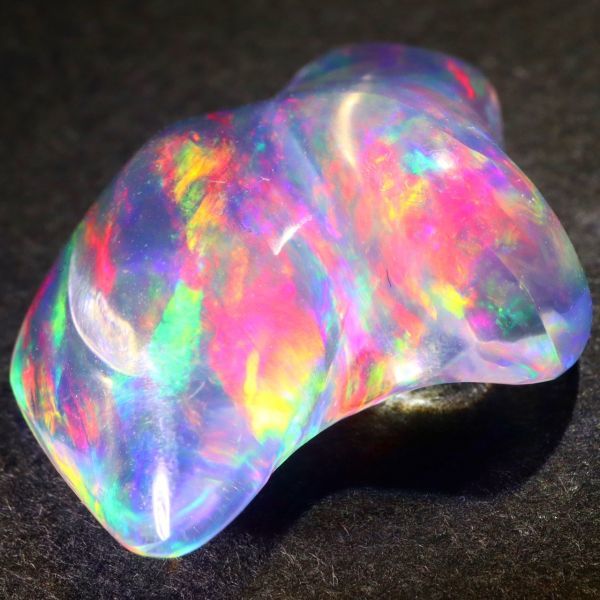 日本未入荷 上級品 貴重天然ウォーターオパール キラキラ 2.200ct