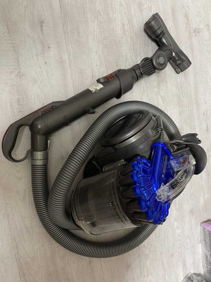 人気ブラドン DC22 電気掃除機 dyson 運転/吸引確認済み ダイソン 現状