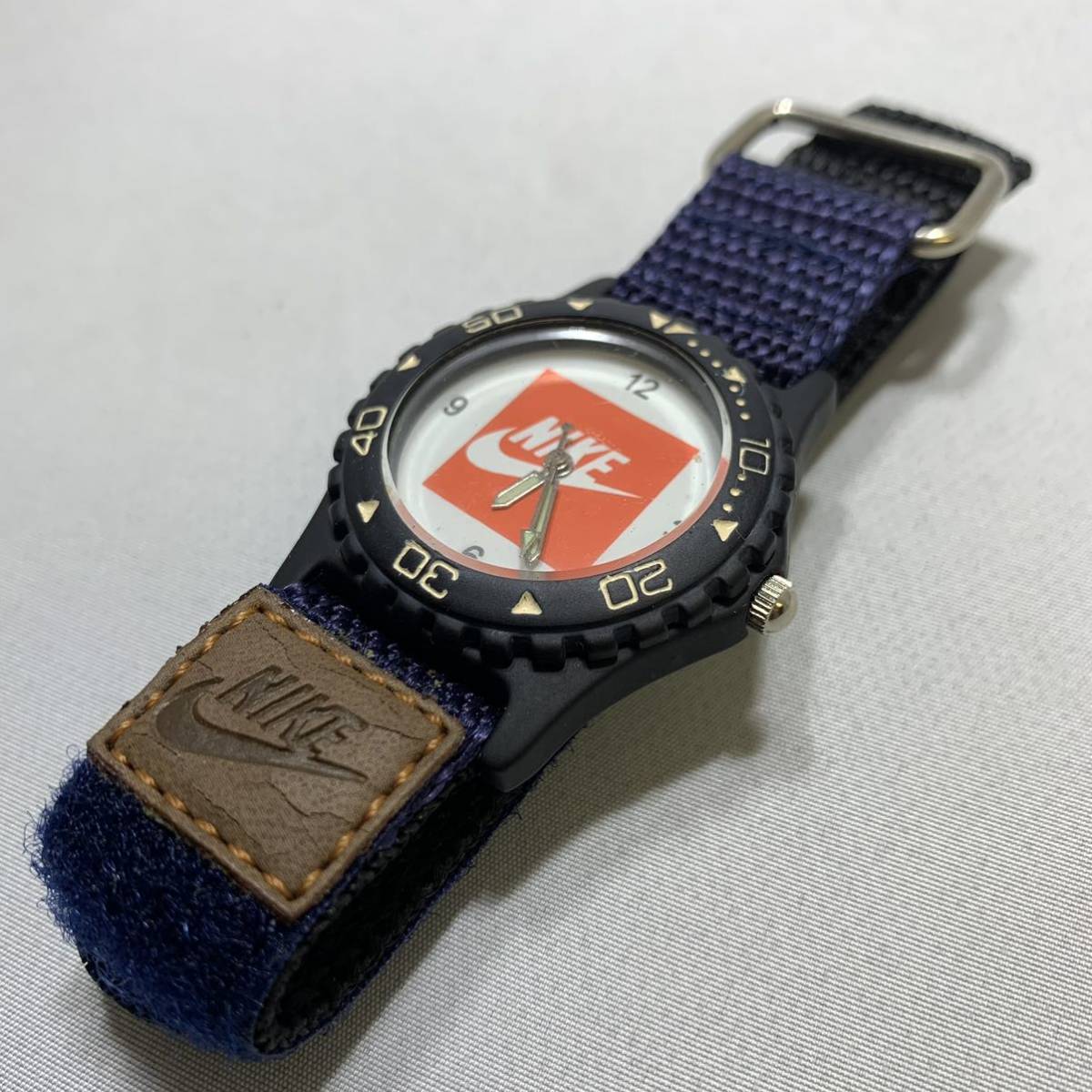 未使用保管品 希少 90年代 ビンテージ NIKE ナイキ 腕時計 アナログ時計 スクリューバック DEAD STOCK コレクションに。ヴィンテージ
