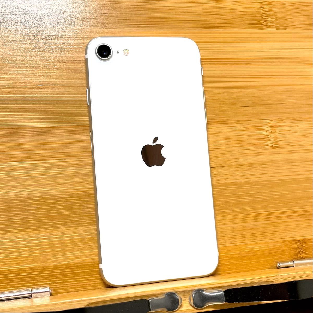 SIMロック解除済】Apple iPhone SE 第2世代White 64GB au SIMフリー ...
