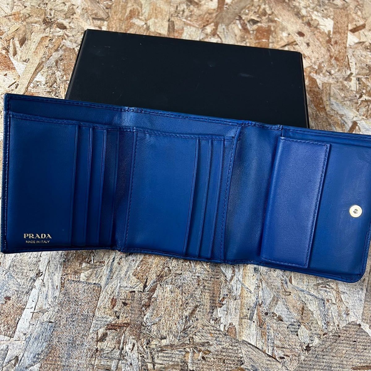 新作新作PRADA プラダ 長財布 メンズ サフィアーノ ラウンドファスナー