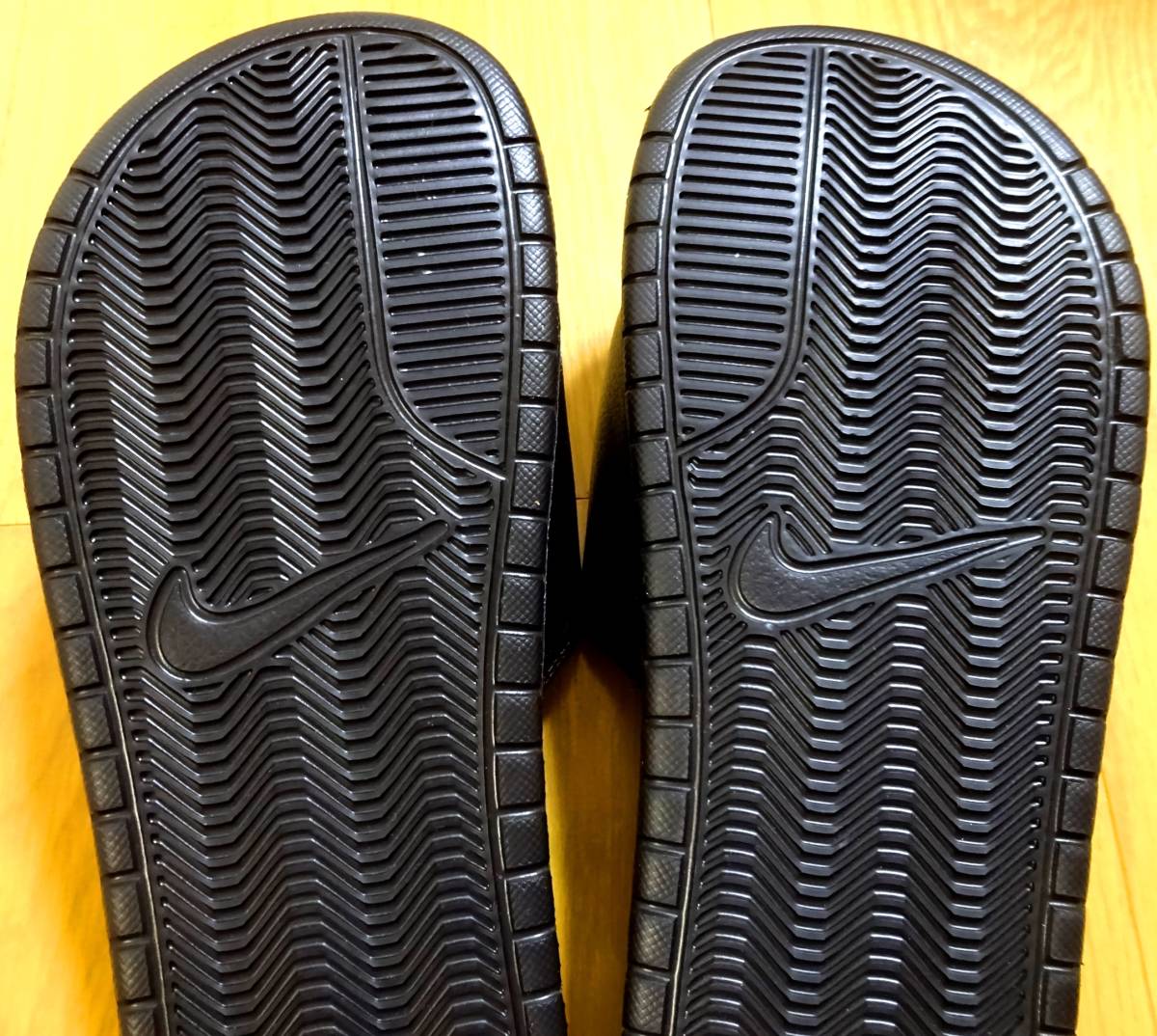 ★新品・送料安★NIKE BENASSI JDI　23.0cm　/黒白_画像3