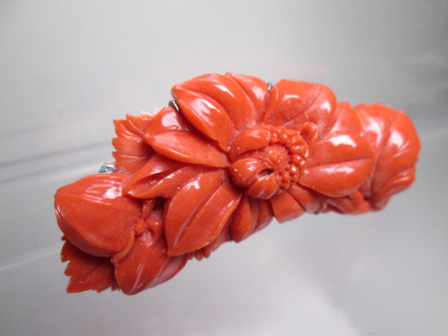 【江月】アンティーク・本珊瑚 綺麗な赤珊瑚 花彫刻の帯留め 20,77g_画像2