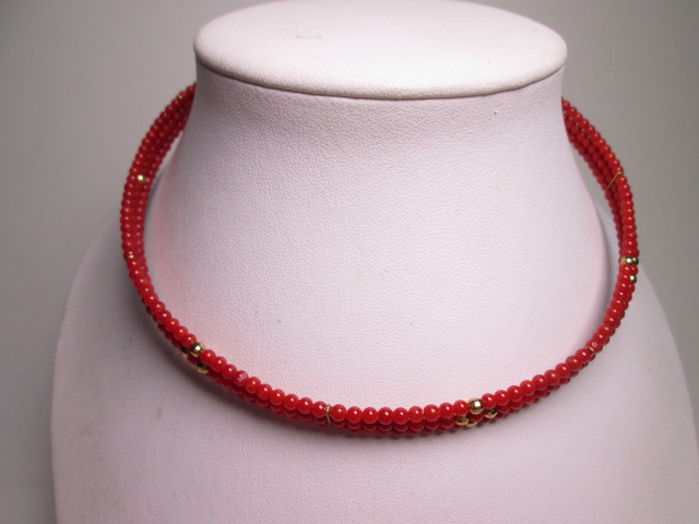 【江月】K18 血赤珊瑚玉 2,5mm ３連の金飾りデザインネックレス 18g ケース付
