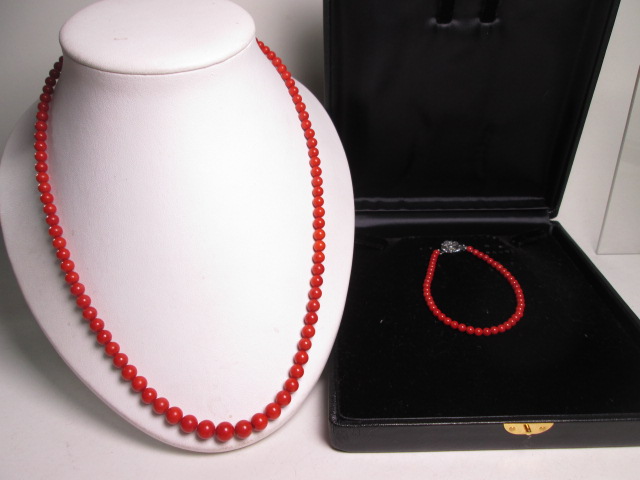 [. month ] red ..4mm~7,5mm sphere. necklace &4mm sphere. bracele case attaching 