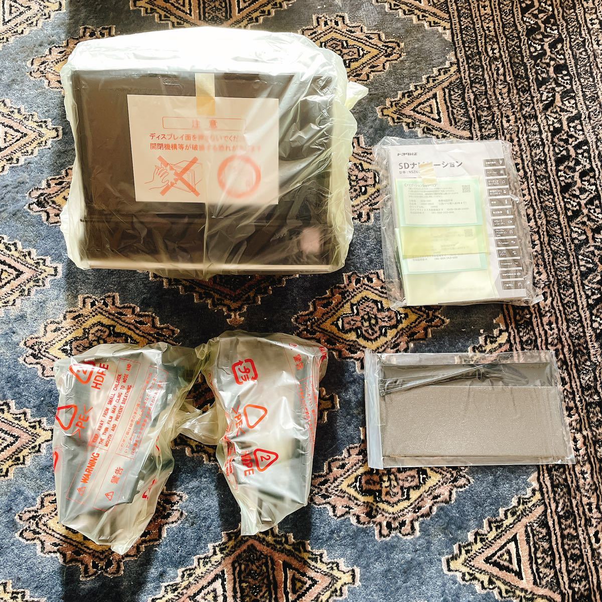 芸能人愛用 10インチ 未使用品 NSZN-Z68T トヨタ純正ナビ30系