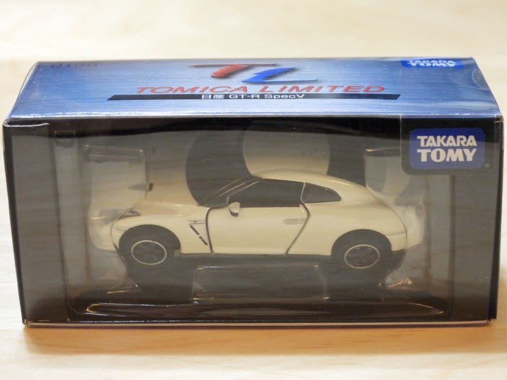 【新品：未開封/10周年記念】トミカリミテッド 0136 日産 GT-R スペックV [R35] ホワイトパール_画像1