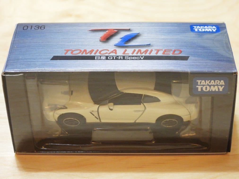【新品：未開封/10周年記念】トミカリミテッド 0136 日産 GT-R スペックV [R35] ホワイトパール_画像7