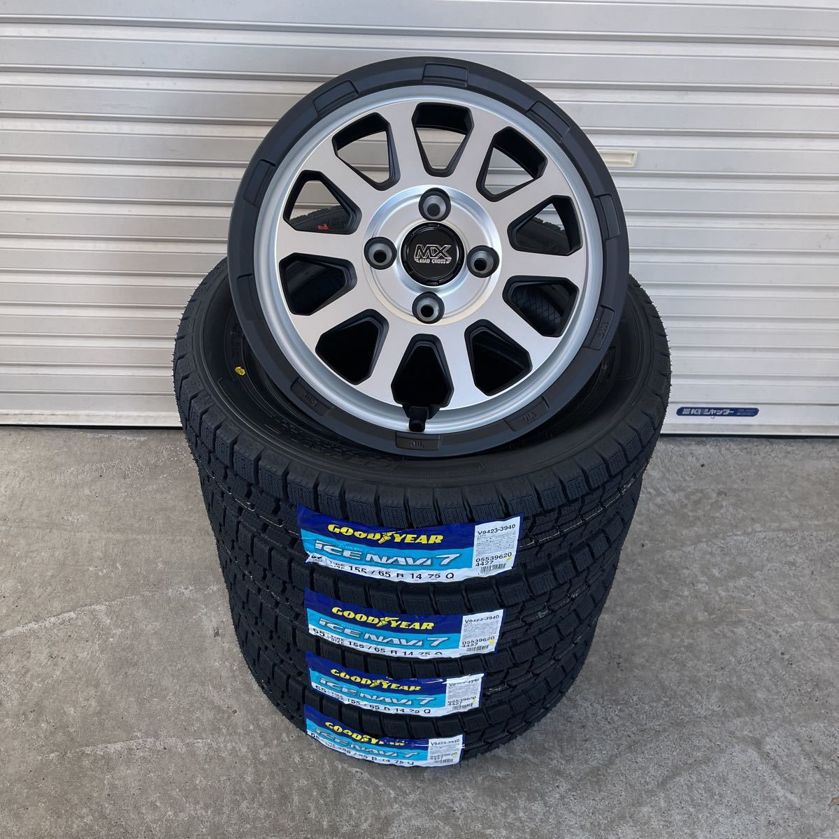 新品スタッドレス◆155/65R14◆グッドイヤーアイスナビ7◆タント ワゴンR NBOX スペーシアスペーシア マッドクロスレンジャー　シルバー_画像1