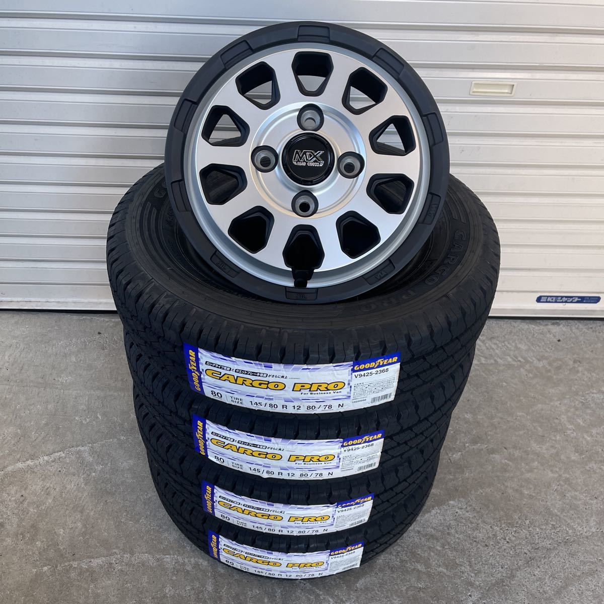 マッドクロスレンジャー◆グッドイヤー　カーゴプロ145/80R12エブリィアクティハイゼットクリッパー軽トラ 軽バン 4本セット　シルバー_画像1