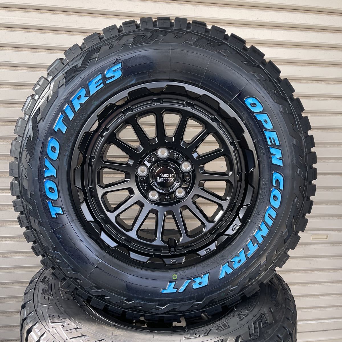 バークレイハードロック リザード◆TOYOオープンカントリーRT235/70R16◆16×7J+38 ◆デリカD5 エクストレイルRAV4 ホワイトレター