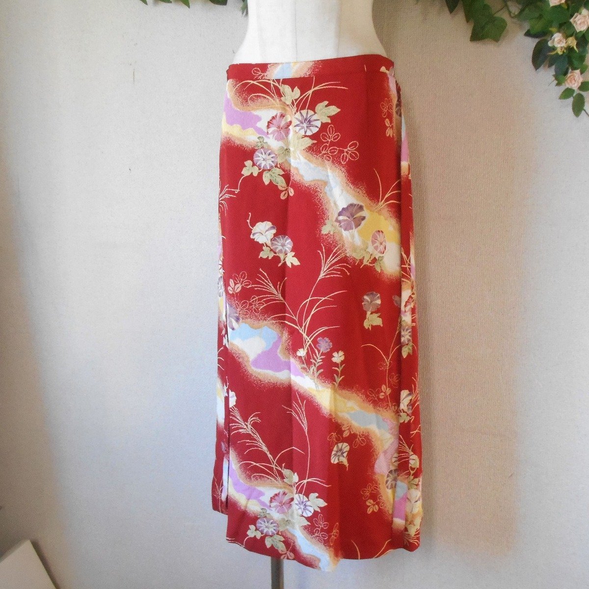 独創的 カネコイサオ KANEKO 赤 スカート 丈 ロング ちりめん 和柄