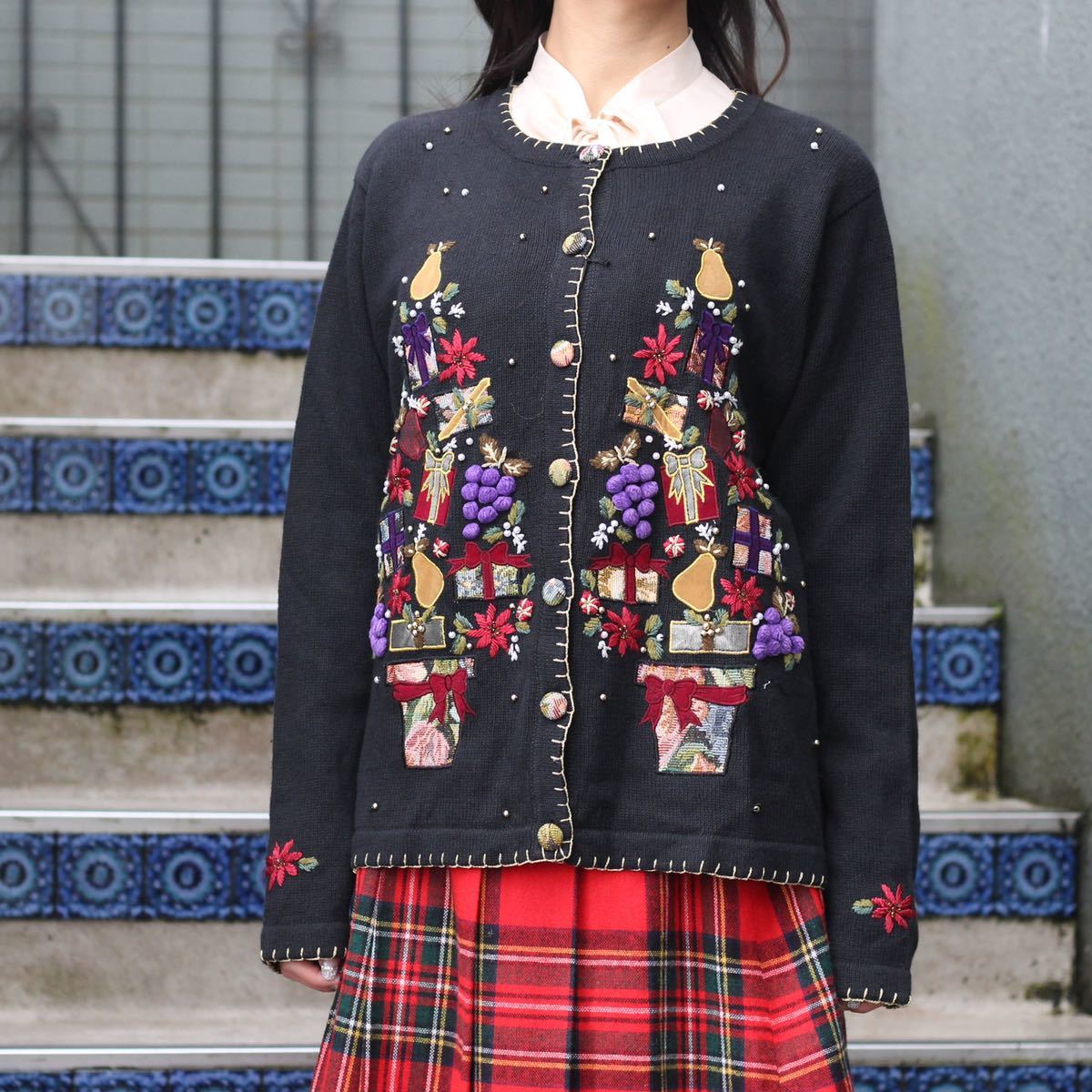 USA VINTAGE VICTORIA JONES PRESENT EMBROIDERY DESIGN KNIT CARDIGAN/アメリカ古着プレゼント刺繍デザインニット