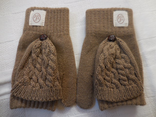  unused beautiful goods sm2 with logo cable braided knitted cap & gloves in set mitten mocha tea @4 month limitation free shipping 