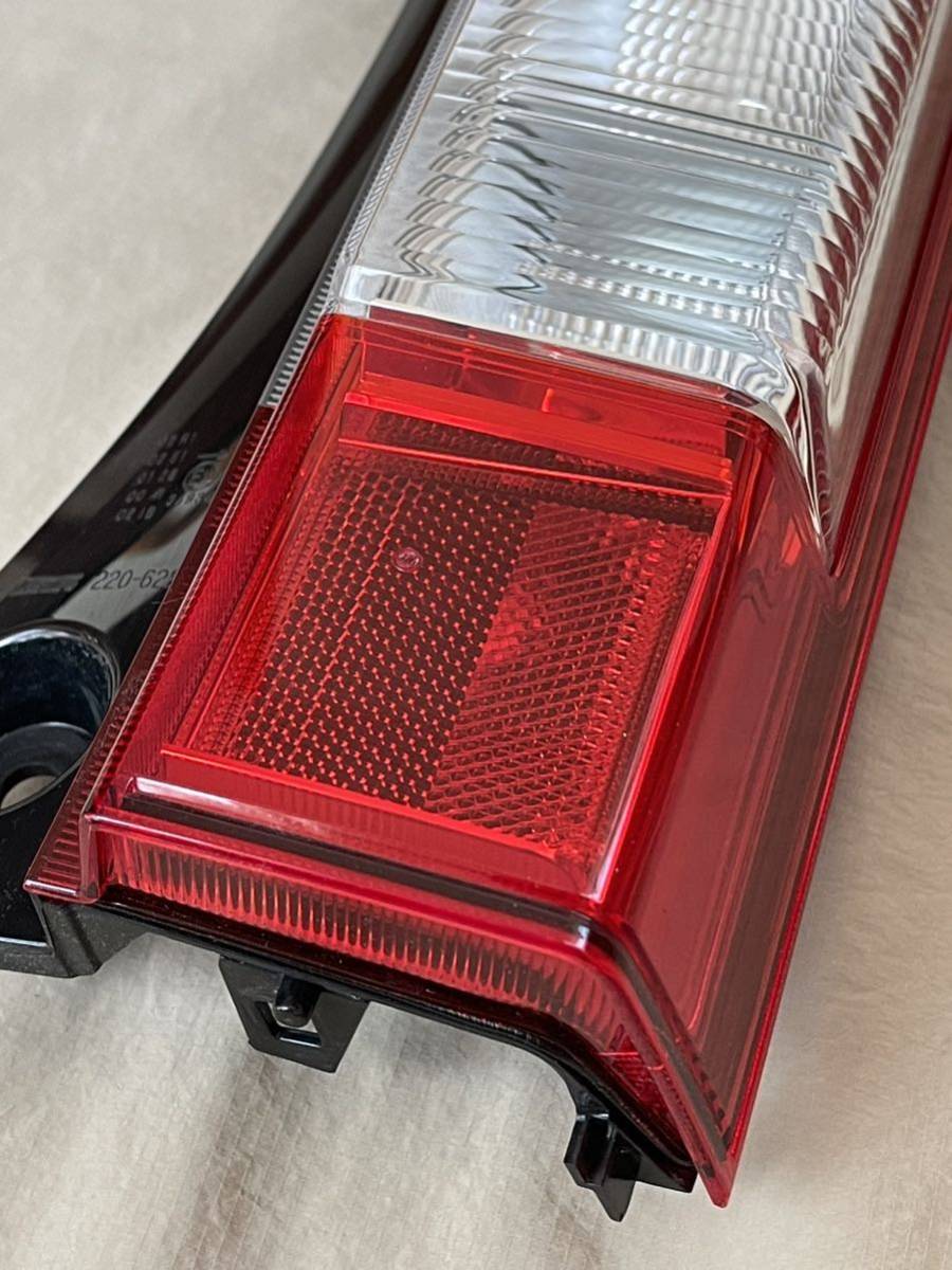 極美品 HONDA(ホンダ)×NVAN(エヌバン)純正 テールランプ 運転席 極美品 HONDA(ホンダ)×NVAN(エヌバン)純正 テールランプ 運転席