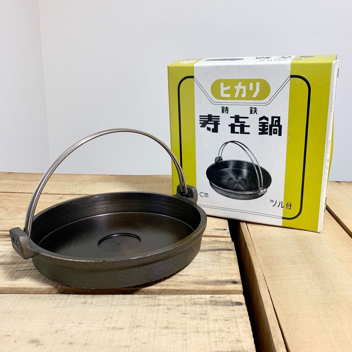 昭和レトロ 当時物 最高級品 鋳鉄 ヒカリ寿喜鍋ツル付き24cm 昭和レトロ 当時物 最高級品 鋳鉄 ヒカリ寿喜鍋ツル付き24cm