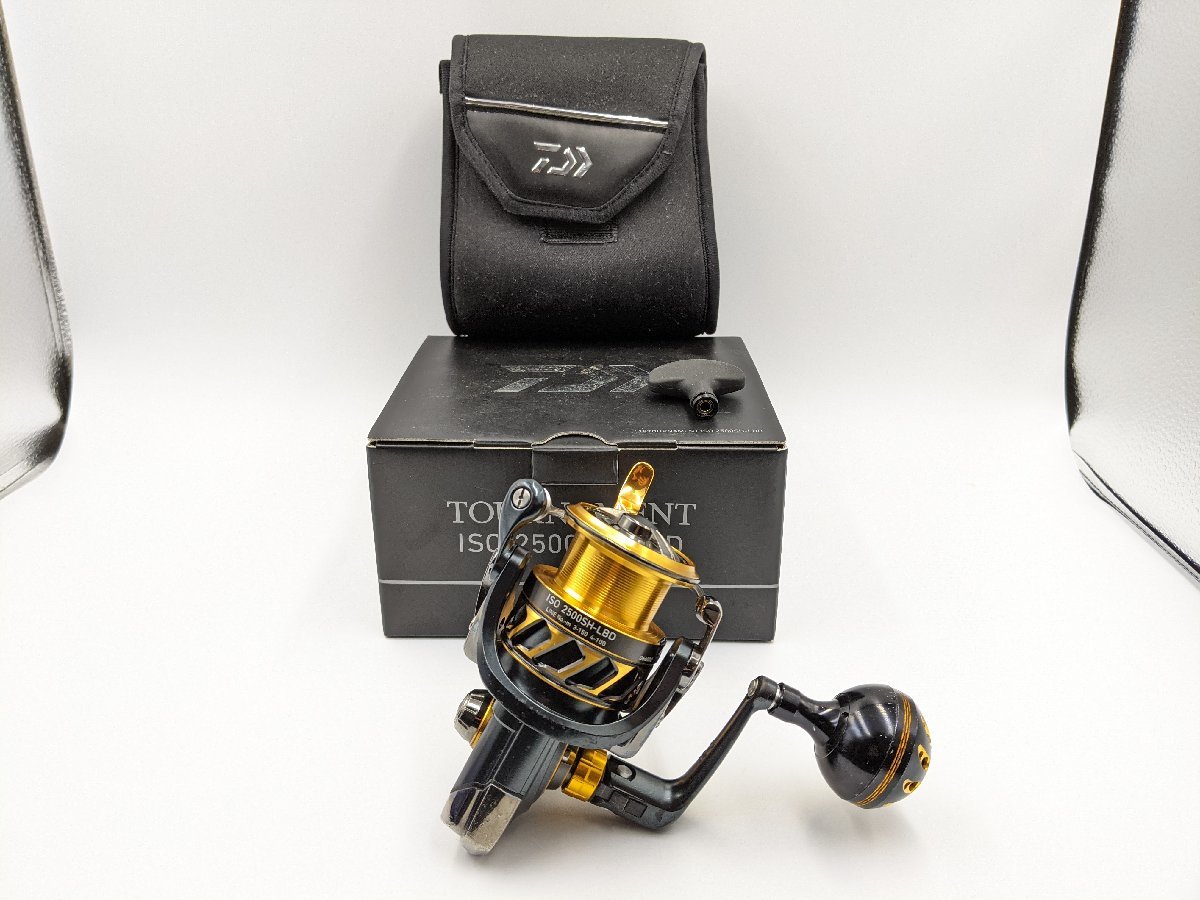 大人気商品 18 ダイワ トーナメント リール 2500SH-LBD - リール