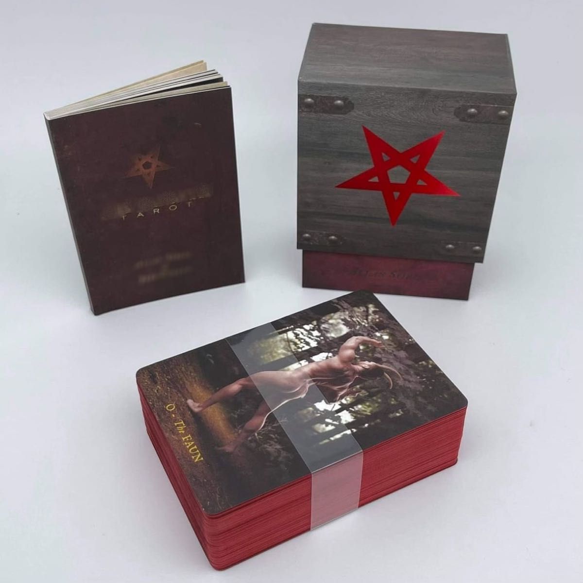 日本未入荷超超入手困難正規品 豪華赤縁 悪魔のタロット 日本未入荷超超入手困難正規品 豪華赤縁 悪魔のタロット