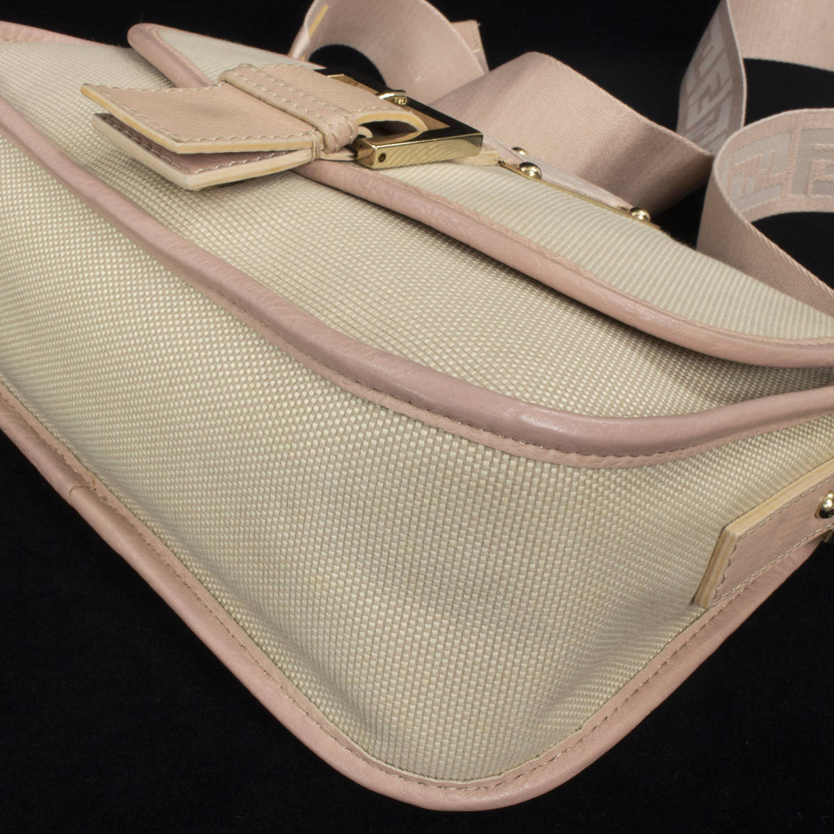 全額返金保証・送料無料】FENDI/フェンディのショルダーバッグ・正規品